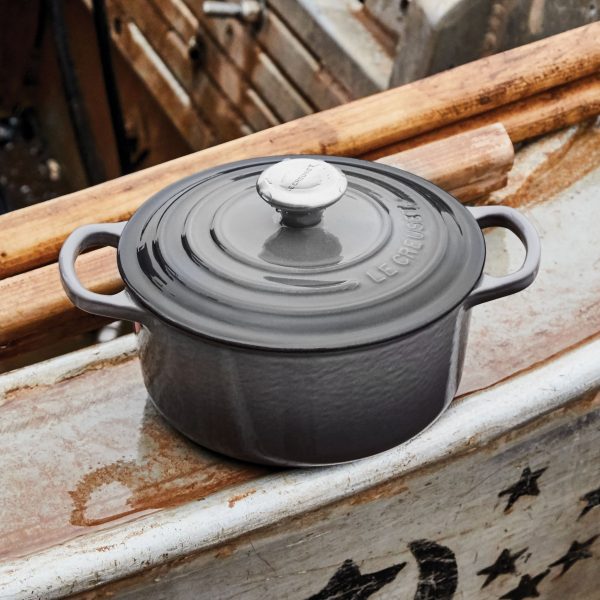 Le Creuset Signature Cast Iron 3.5-quart Oyster Round Dutch Oven - Image 6