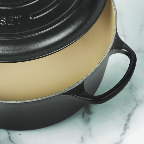 Le Creuset Signature Cast Iron 5.5-quart Licorice Round Dutch Oven - Image 3
