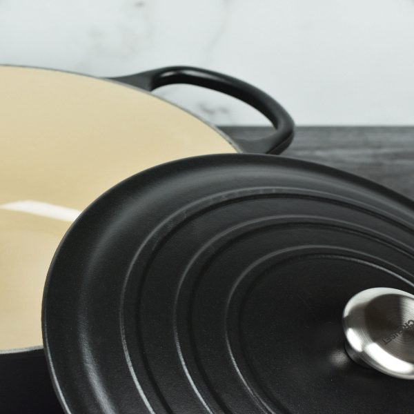 Le Creuset Signature Cast Iron 6.75-quart Licorice Oval Dutch Oven - Image 5
