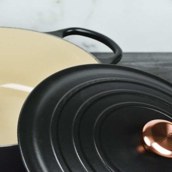 Le Creuset Signature Cast Iron 8-quart Licorice Oval Dutch Oven with Copper Knob - Image 7