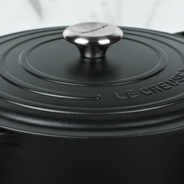 Le Creuset Signature Cast Iron 6.75-quart Licorice Oval Dutch Oven - Image 6