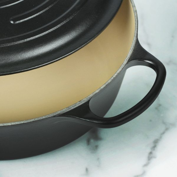 Le Creuset Signature Cast Iron 6.75-quart Licorice Oval Dutch Oven - Image 7