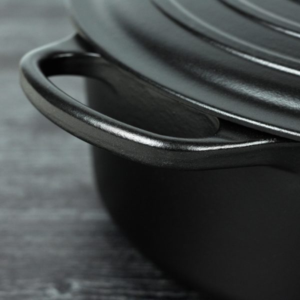 Le Creuset Signature Cast Iron 6.75-quart Licorice Oval Dutch Oven - Image 3