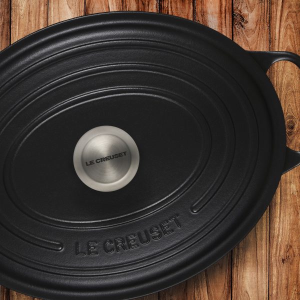 Le Creuset Signature Cast Iron 6.75-quart Licorice Oval Dutch Oven - Image 2