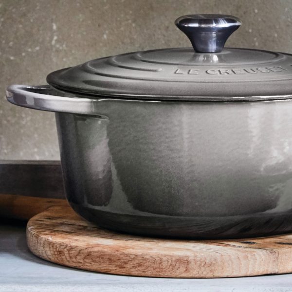 Le Creuset Signature Cast Iron 13.25-quart Oyster Round Dutch Oven - Image 3