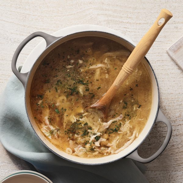 Le Creuset Signature Cast Iron 3.5-quart Oyster Round Dutch Oven - Image 4