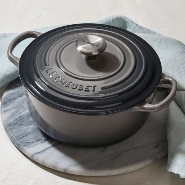 Le Creuset Signature Cast Iron 3.5-quart Oyster Round Dutch Oven - Image 2
