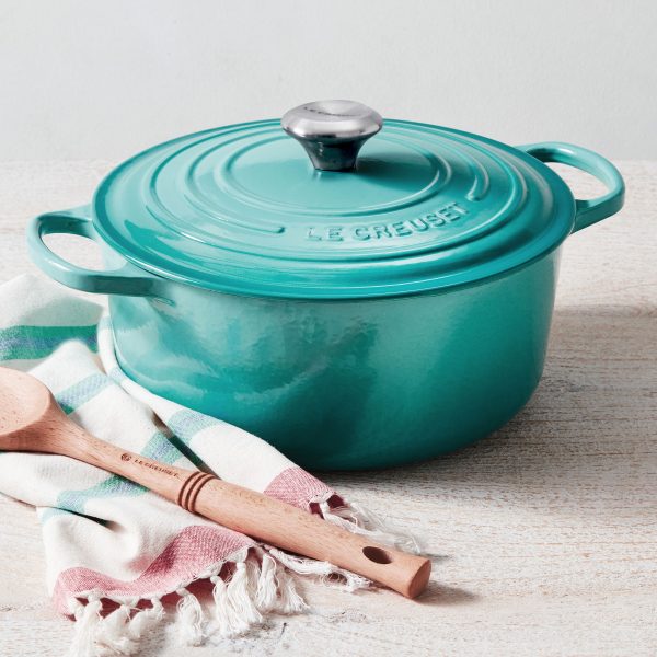 Le Creuset Signature Cast Iron 5.5-quart Caribbean Round Dutch Oven - Image 5