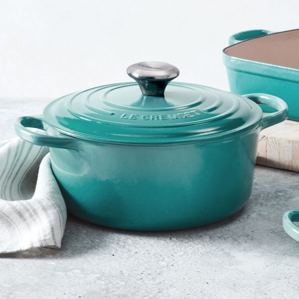 Le Creuset Signature Cast Iron 5.5-quart Caribbean Round Dutch Oven - Image 2