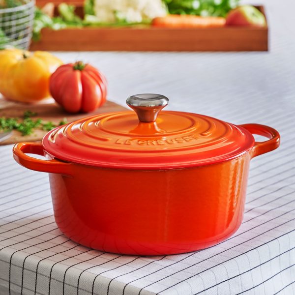 Le Creuset Signature Cast Iron 5.5-quart Flame Round Dutch Oven - Image 4