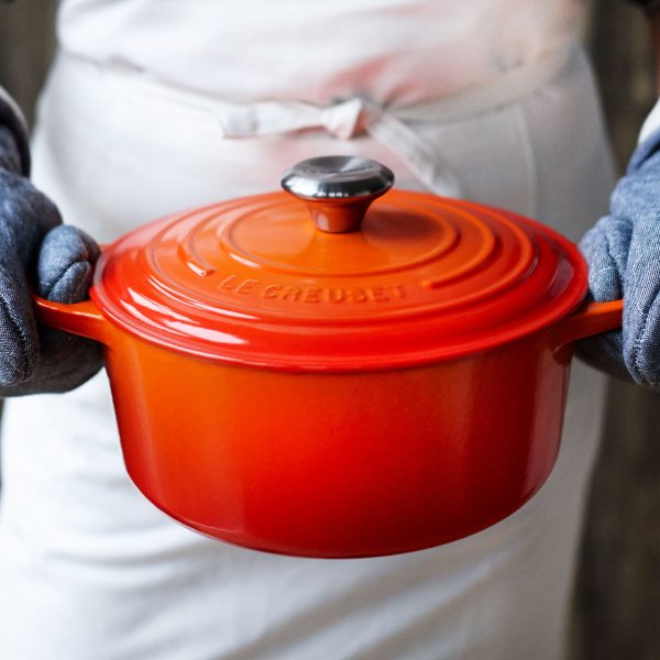 Le Creuset Signature Cast Iron 5.5-quart Flame Round Dutch Oven - Image 6