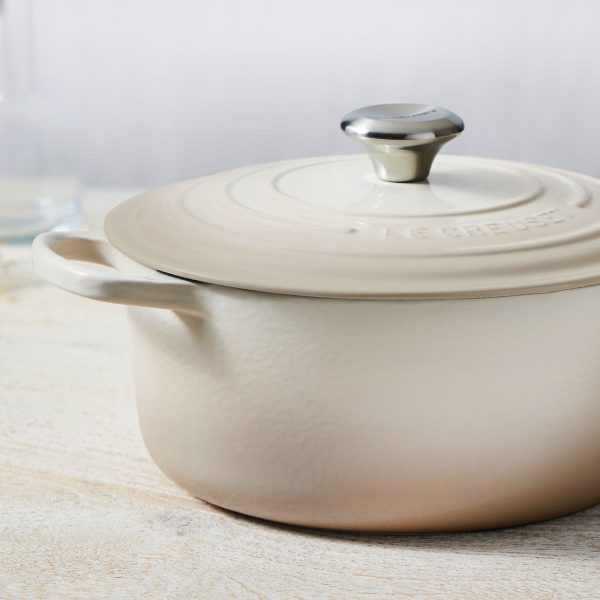 Le Creuset Signature Cast Iron 3.5-quart Meringue Round Dutch Oven - Image 5