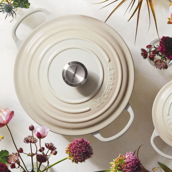 Le Creuset Signature Cast Iron 3.5-quart Meringue Round Dutch Oven - Image 3