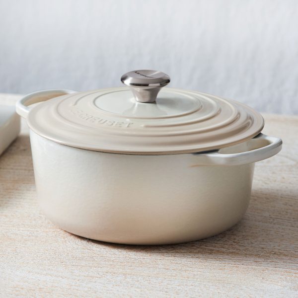 Le Creuset Signature Cast Iron 3.5-quart Meringue Round Dutch Oven - Image 6