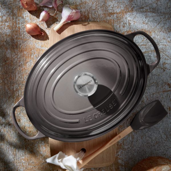 Le Creuset Signature Cast Iron 5-quart Oyster Oval Dutch Oven - Image 2