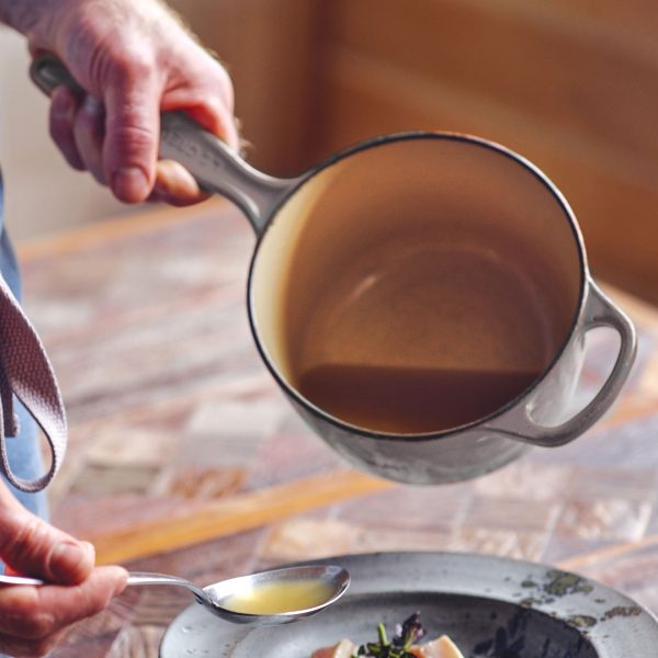 Le Creuset Signature Cast Iron 1.75-quart Oyster Saucepan - Image 4