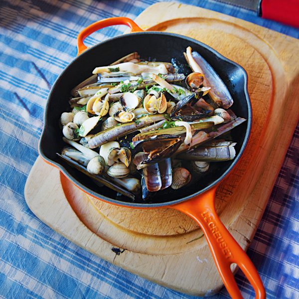 Le Creuset Signature Cast Iron 11.75" Flame Skillet - Image 3