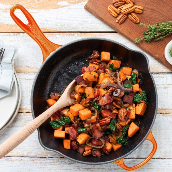 Le Creuset Signature Cast Iron 11.75" Flame Skillet - Image 5
