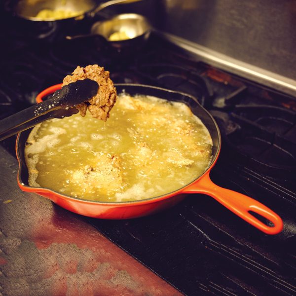 Le Creuset Signature Cast Iron 11.75" Flame Skillet - Image 6