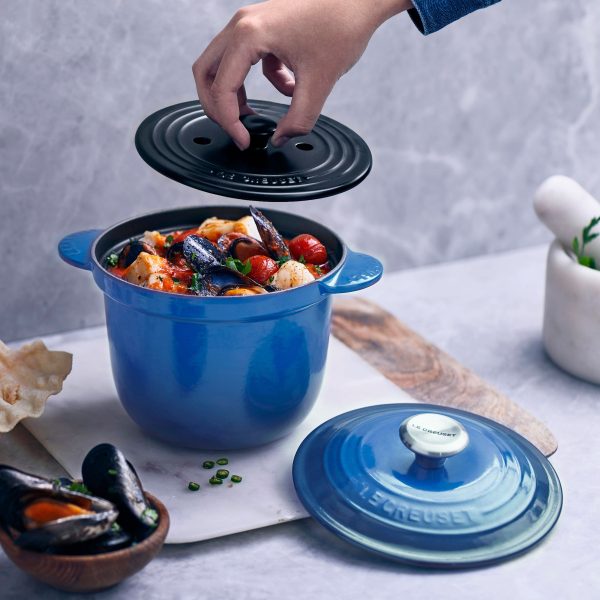 Le Creuset Signature Cast Iron 2.25-quart Marseille Rice Pot with Stoneware Insert - Image 5