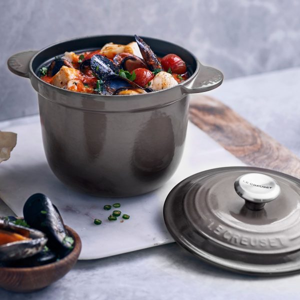 Le Creuset Signature Cast Iron 2.25-quart Oyster Rice Pot with Stoneware Insert - Image 2