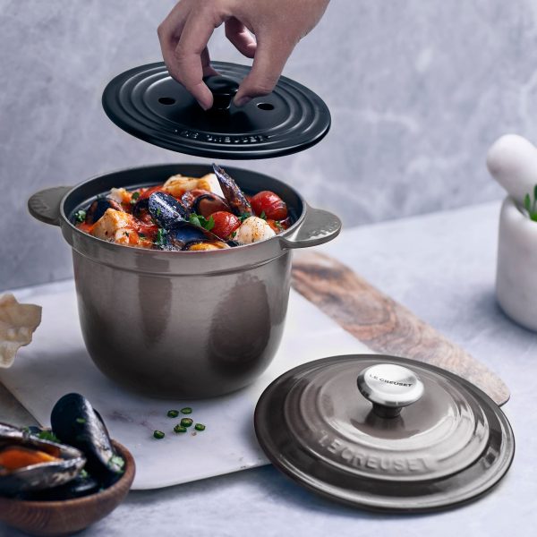 Le Creuset Signature Cast Iron 2.25-quart Oyster Rice Pot with Stoneware Insert - Image 5