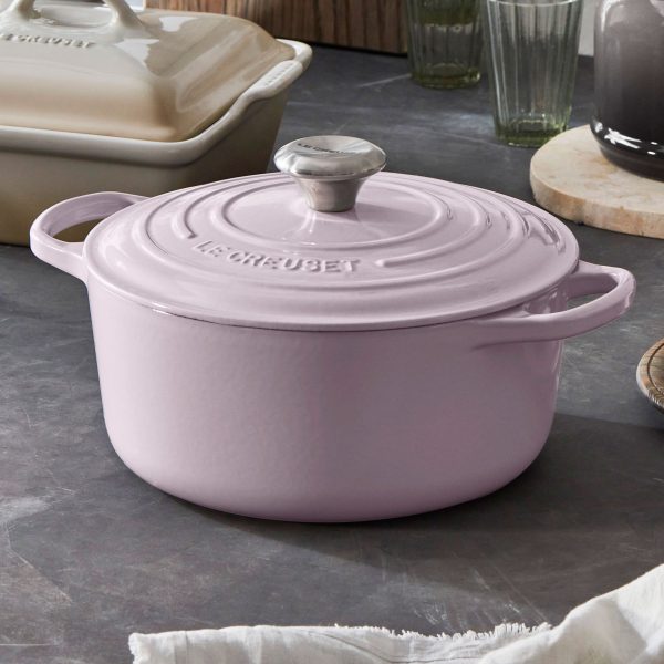 Le Creuset Signature Cast Iron 5.5-quart Shallot Round Dutch Oven - Image 5