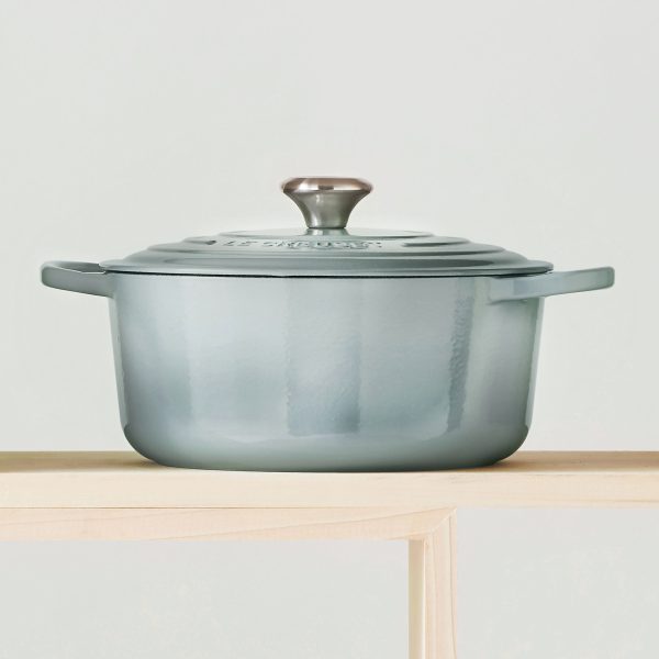 Le Creuset Signature Cast Iron 5.5-quart Sea Salt Round Dutch Oven - Image 6