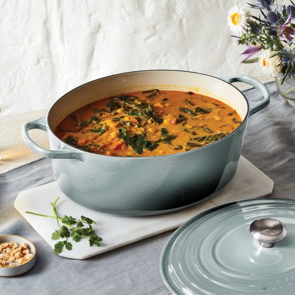 Le Creuset Signature Cast Iron 15.5-quart Sea Salt Oval Dutch Oven - Image 5