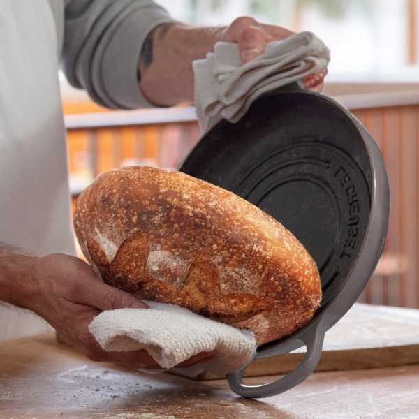 Le Creuset Signature Cast Iron 9.5" Oyster Bread Oven - Image 4
