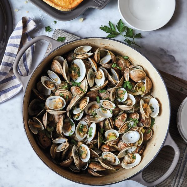 Le Creuset Signature Cast Iron 5-quart Oyster Braiser - Image 4