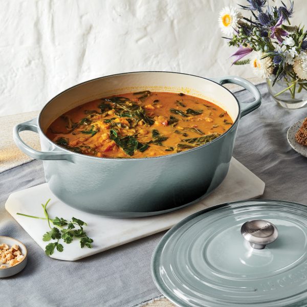 Le Creuset Signature Cast Iron 6.75-quart Sea Salt Oval Dutch Oven - Image 2
