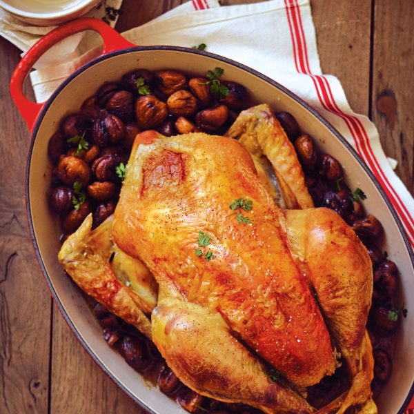 Le Creuset Signature Cast Iron 8-quart Cerise Oval Dutch Oven with Copper Knob - Image 3