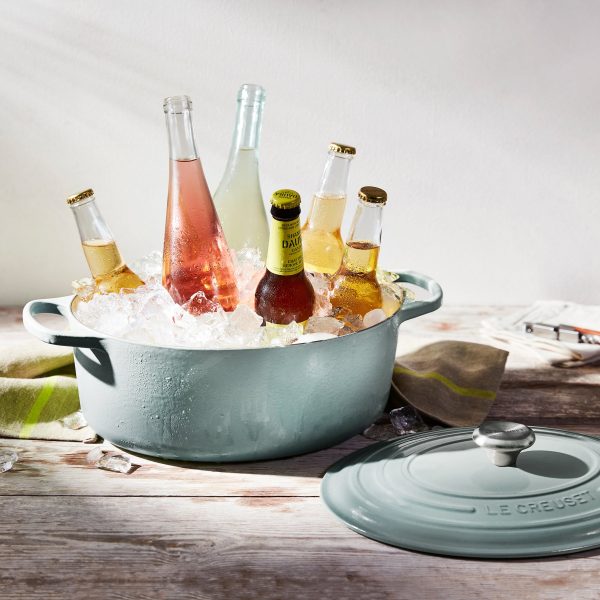 Le Creuset Signature Cast Iron 6.75-quart Sea Salt Oval Dutch Oven - Image 4