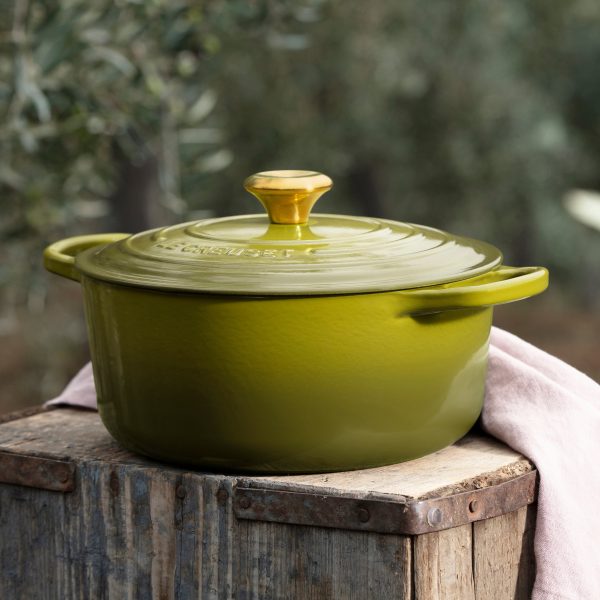 Le Creuset Signature Cast Iron 5.5-quart Olive Round Dutch Oven - Image 4