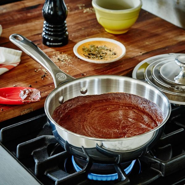Le Creuset Stainless Steel 2-quart Saucier - Image 3