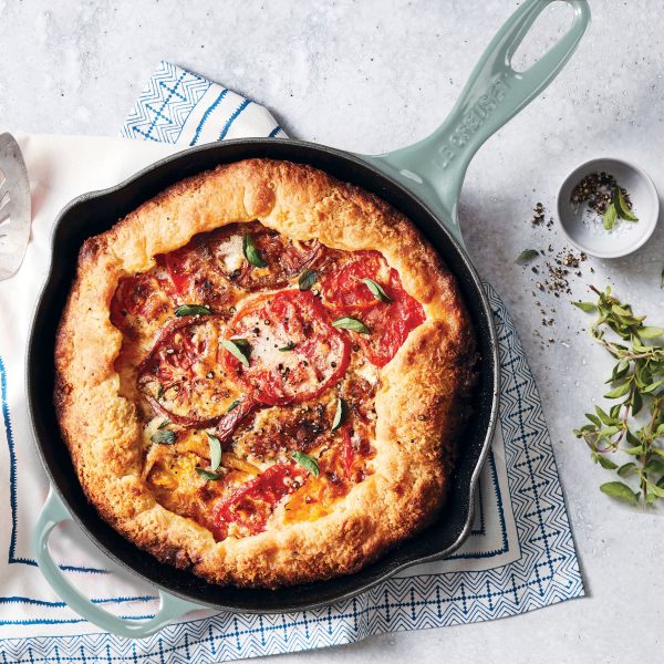 Le Creuset Signature Cast Iron 10.25" Sea Salt Iron Handle Skillet - Image 7