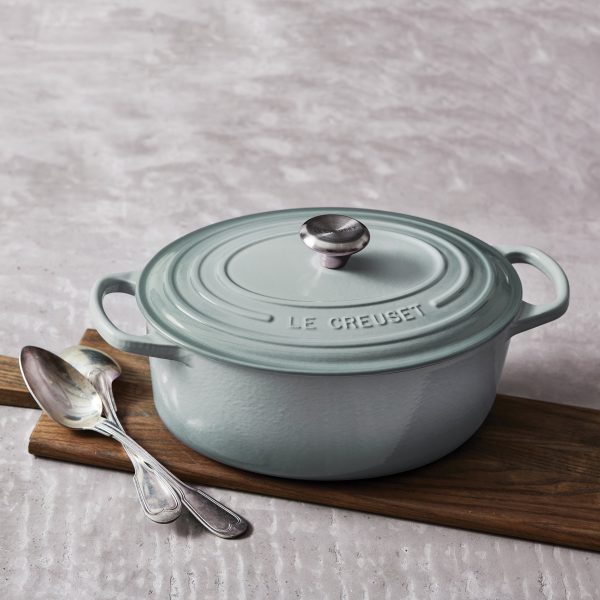 Le Creuset Signature Cast Iron 6.75-quart Sea Salt Oval Dutch Oven - Image 7