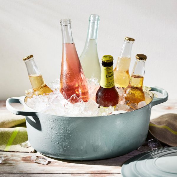 Le Creuset Signature Cast Iron 15.5-quart Sea Salt Oval Dutch Oven - Image 3