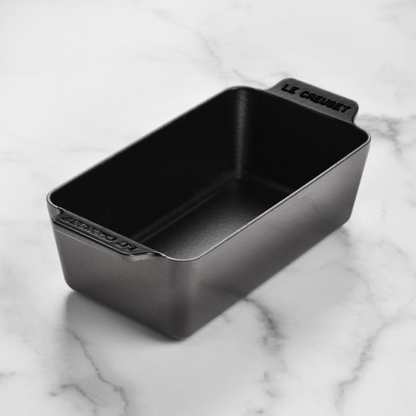 Le Creuset Signature Cast Iron 9 x 5" Oyster Loaf Pan - Image 4
