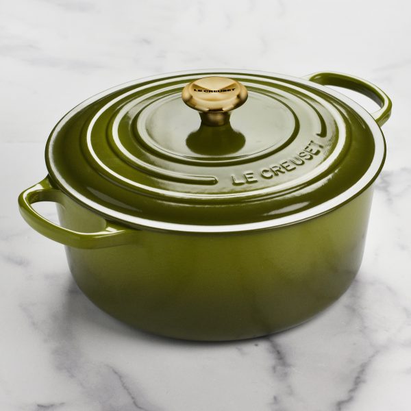 Le Creuset Signature Cast Iron 7.25-quart Olive Round Dutch Oven - Image 3