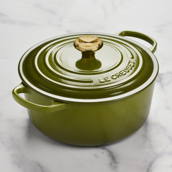 Le Creuset Signature Cast Iron 5.5-quart Olive Round Dutch Oven - Image 3