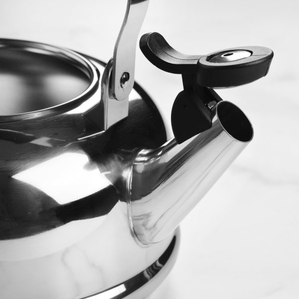 Le Creuset 1.7-quart Stainless Steel Whistling Tea Kettle - Image 3