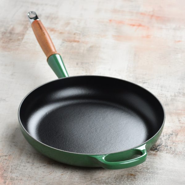 Le Creuset Cast Iron 10.25" Artichaut Fry Pan with Wood Handle - Image 7
