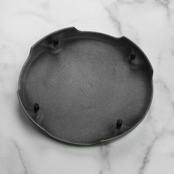 Le Creuset Signature Cast Iron 8.8" Artichaut Round Trivet - Image 3