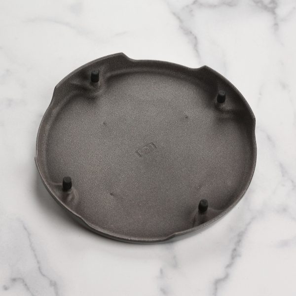 Le Creuset Signature Cast Iron 8.8" Oyster Round Trivet - Image 4