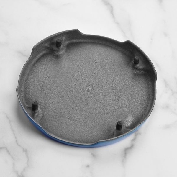 Le Creuset Signature Cast Iron 8.8" Marseille Round Trivet - Image 4