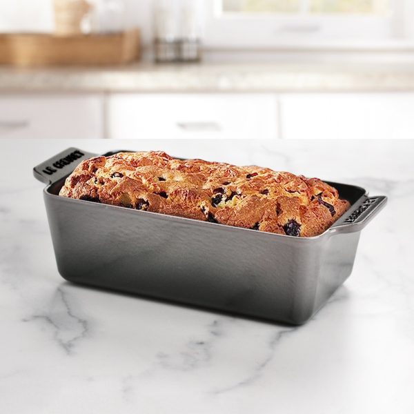 Le Creuset Signature Cast Iron 9 x 5" Oyster Loaf Pan - Image 2