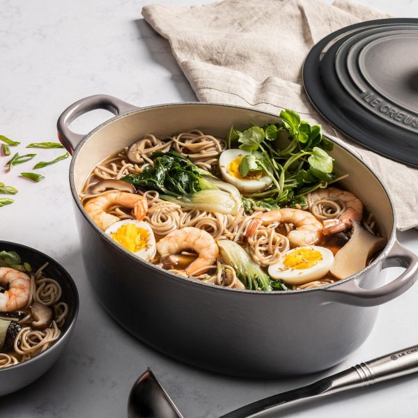 Le Creuset Signature Cast Iron 6.75-quart Oyster Oval Dutch Oven - Image 2